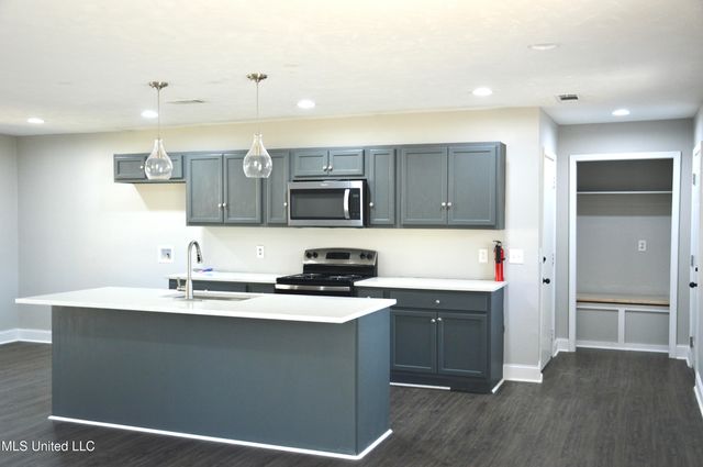 425 Knob Hill Drive, Jackson, MS 39209