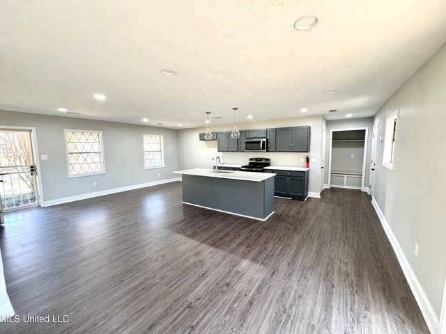 425 Knob Hill Drive, Jackson, MS 39209