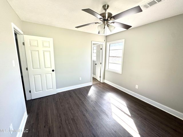 425 Knob Hill Drive, Jackson, MS 39209