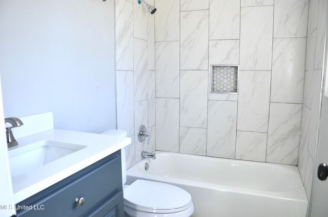 425 Knob Hill Drive, Jackson, MS 39209