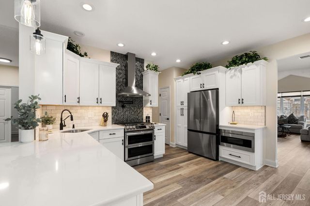 4 Wellington Place, Monroe, NJ 08831