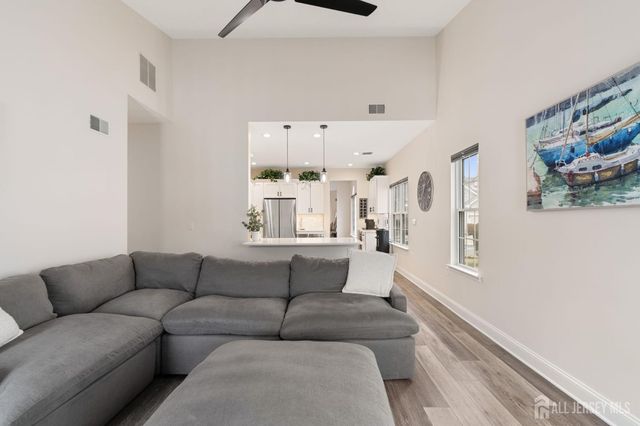 4 Wellington Place, Monroe, NJ 08831