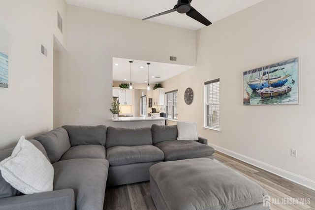 4 Wellington Place, Monroe, NJ 08831