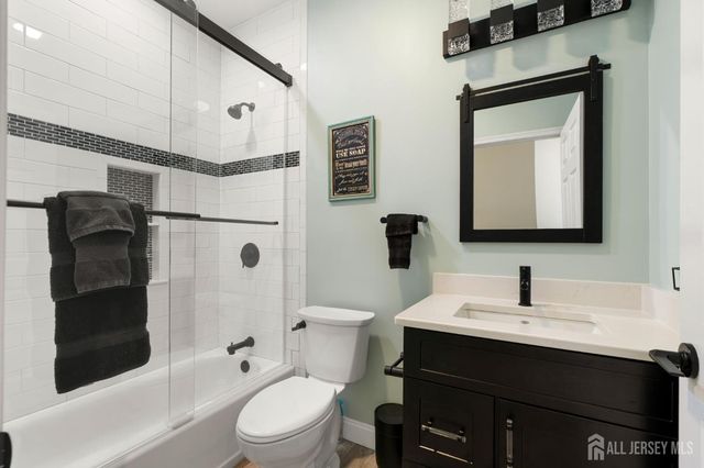 4 Wellington Place, Monroe, NJ 08831