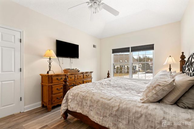 4 Wellington Place, Monroe, NJ 08831