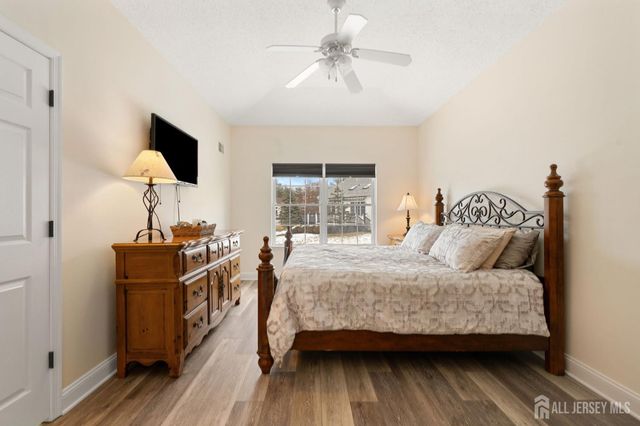 4 Wellington Place, Monroe, NJ 08831