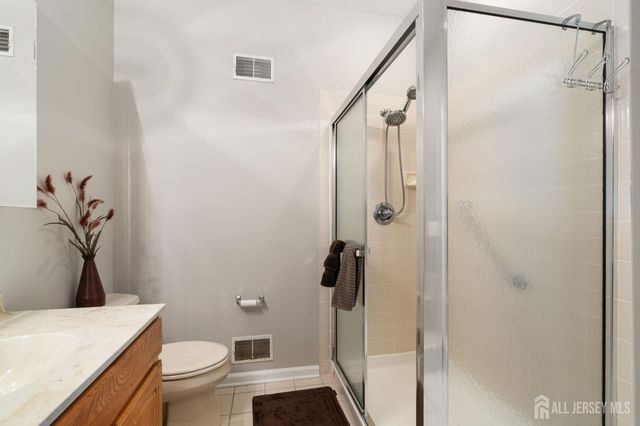 4 Wellington Place, Monroe, NJ 08831