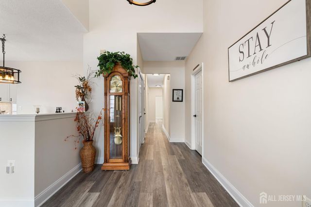 4 Wellington Place, Monroe, NJ 08831