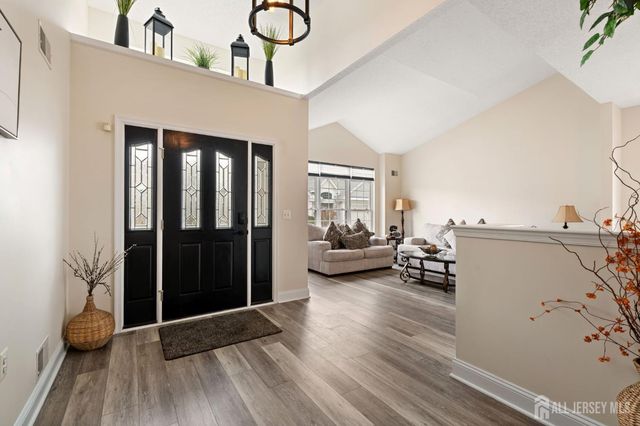 4 Wellington Place, Monroe, NJ 08831