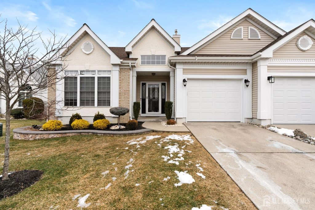 4 Wellington Place, Monroe, NJ 08831