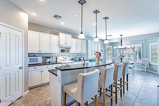 2445 E Sky Creek Drive, Green Valley, AZ 85614