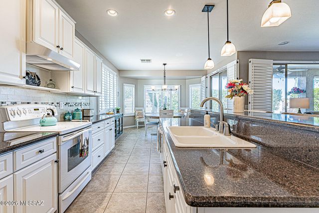 2445 E Sky Creek Drive, Green Valley, AZ 85614