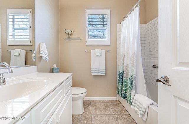 2445 E Sky Creek Drive, Green Valley, AZ 85614