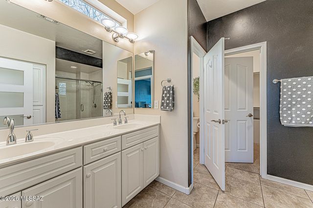 2445 E Sky Creek Drive, Green Valley, AZ 85614