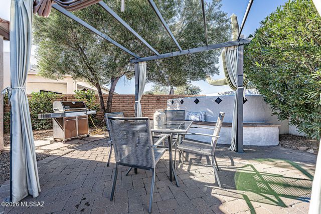 2445 E Sky Creek Drive, Green Valley, AZ 85614