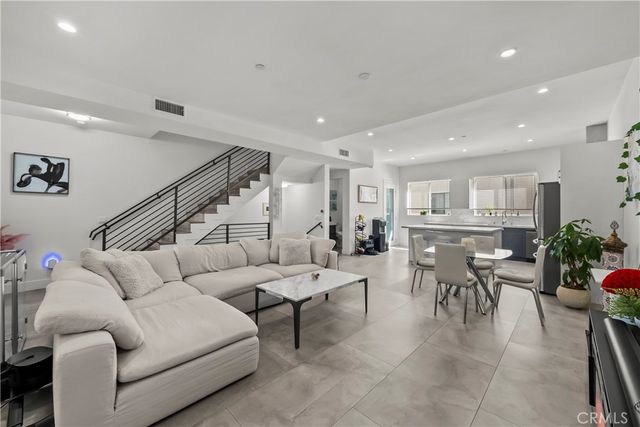 8404 Woodley Place, North Hills, CA 91343