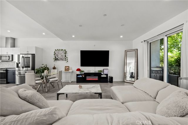 8404 Woodley Place, North Hills, CA 91343