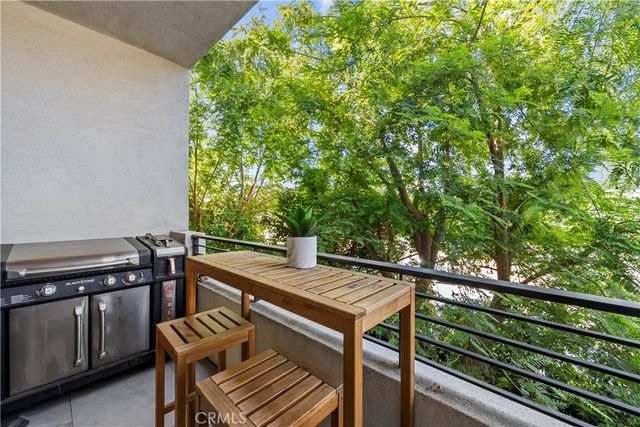 8404 Woodley Place, North Hills, CA 91343