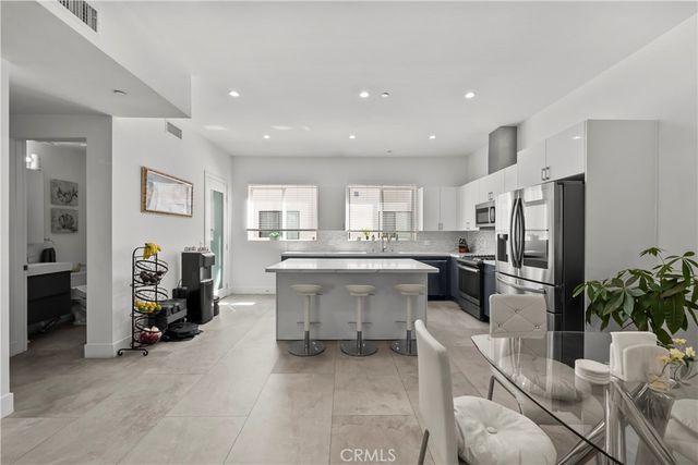 8404 Woodley Place, North Hills, CA 91343