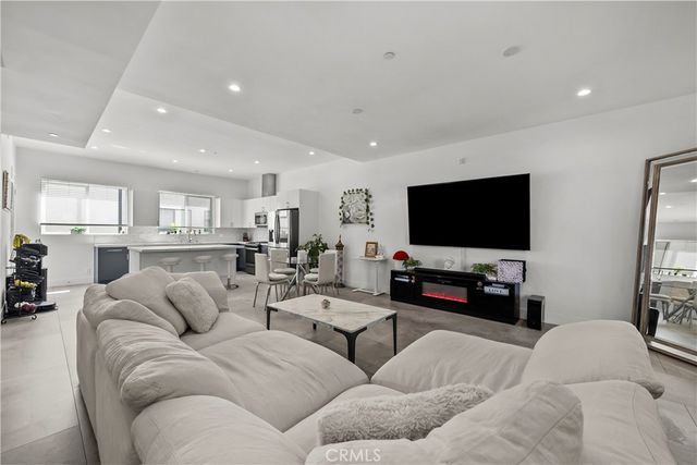 8404 Woodley Place, North Hills, CA 91343