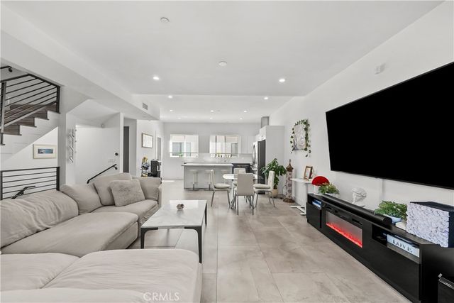 8404 Woodley Place, North Hills, CA 91343