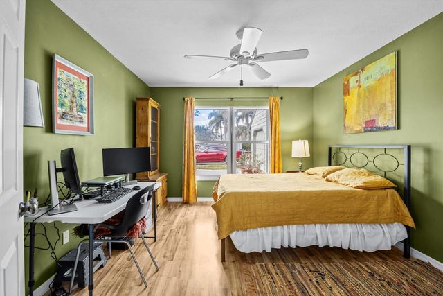 933 NE Sandalwood Place, Jensen Beach, FL 34957