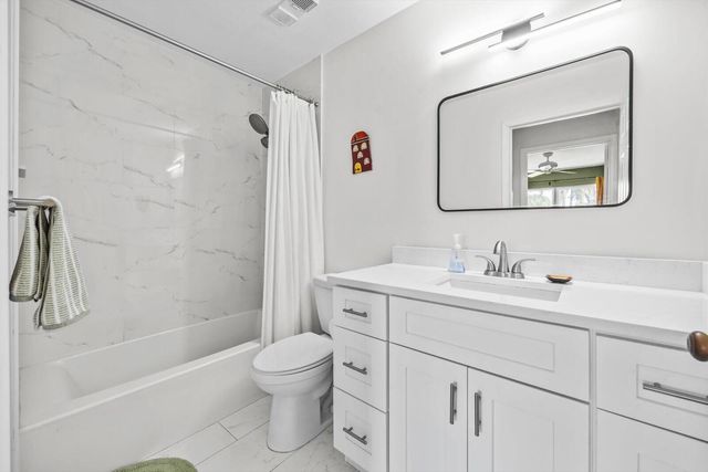 933 NE Sandalwood Place, Jensen Beach, FL 34957