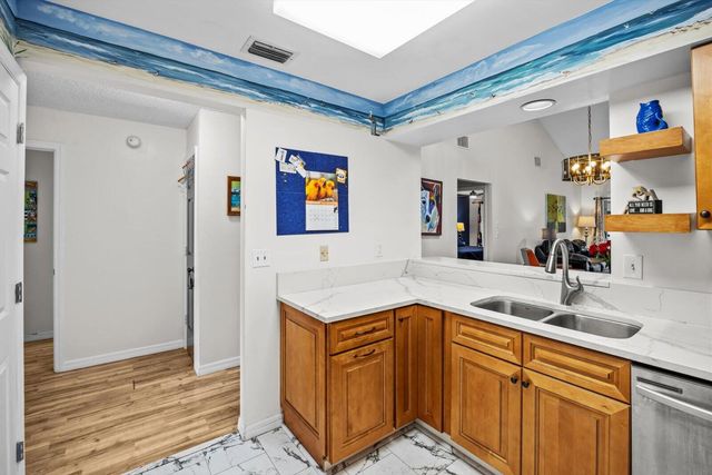 933 NE Sandalwood Place, Jensen Beach, FL 34957