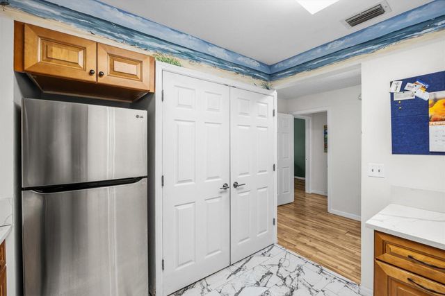 933 NE Sandalwood Place, Jensen Beach, FL 34957