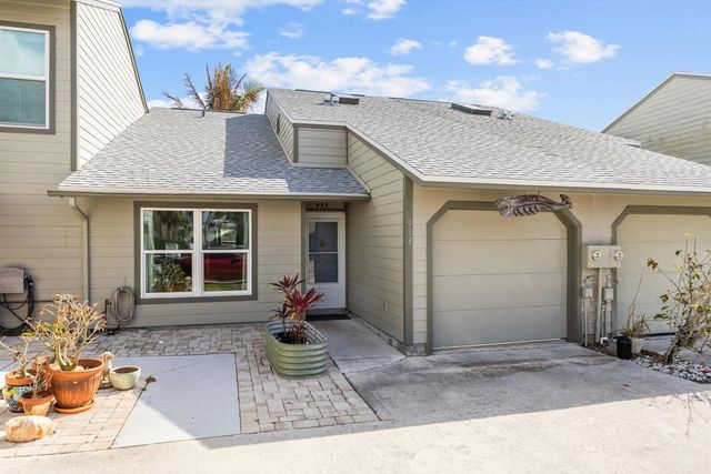 933 NE Sandalwood Place, Jensen Beach, FL 34957