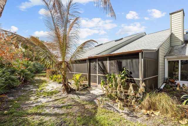 933 NE Sandalwood Place, Jensen Beach, FL 34957