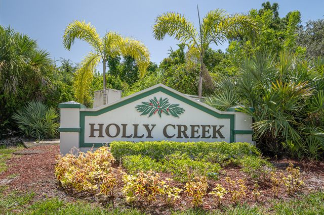 933 NE Sandalwood Place, Jensen Beach, FL 34957