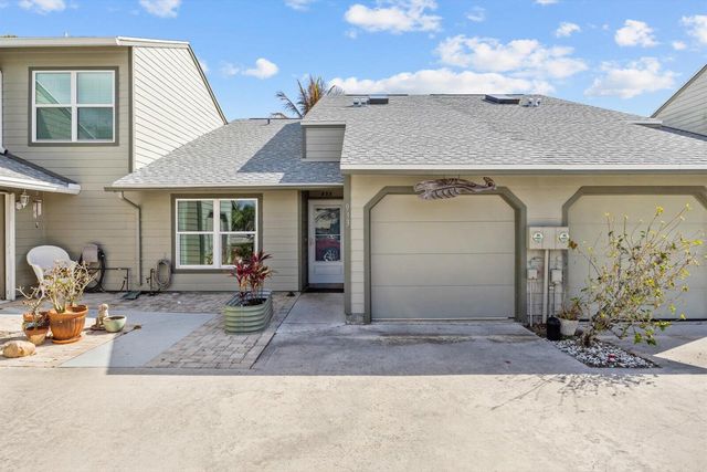 933 NE Sandalwood Place, Jensen Beach, FL 34957