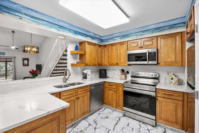 933 NE Sandalwood Place, Jensen Beach, FL 34957