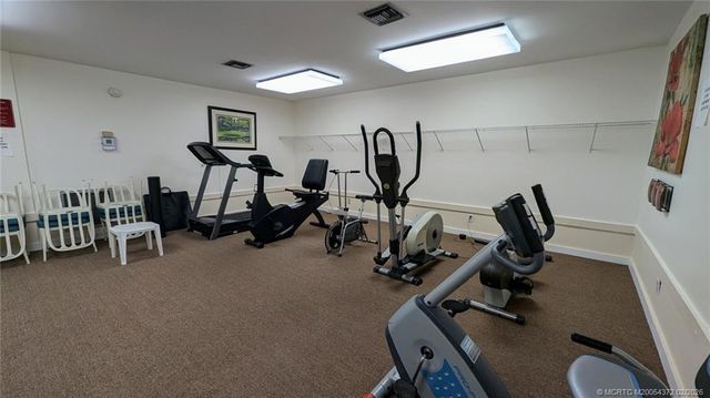 933 NE Sandalwood Place, Jensen Beach, FL 34957