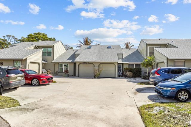 933 NE Sandalwood Place, Jensen Beach, FL 34957