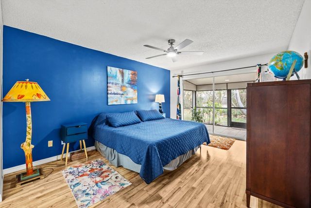 933 NE Sandalwood Place, Jensen Beach, FL 34957