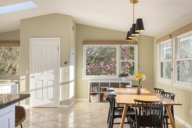 1625 Madrone Ave, Healdsburg, CA 95448