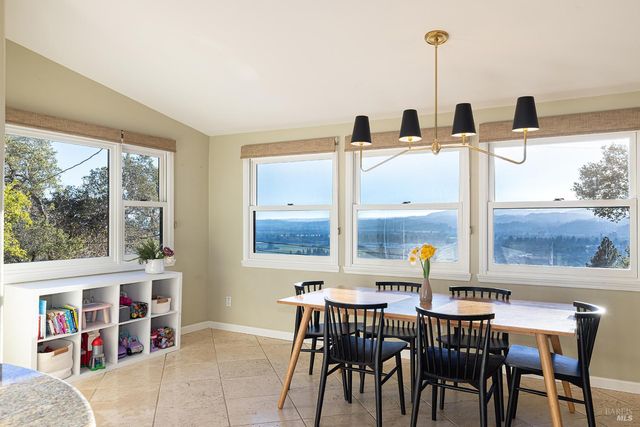 1625 Madrone Ave, Healdsburg, CA 95448