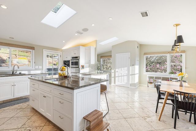 1625 Madrone Ave, Healdsburg, CA 95448