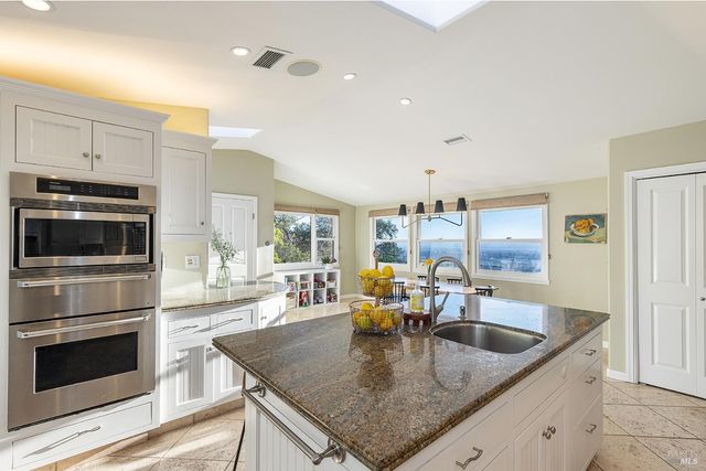 1625 Madrone Ave, Healdsburg, CA 95448