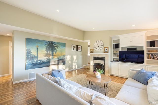 1625 Madrone Ave, Healdsburg, CA 95448