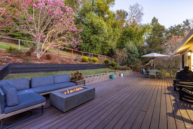 1625 Madrone Ave, Healdsburg, CA 95448