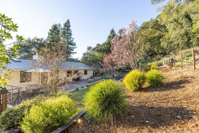 1625 Madrone Ave, Healdsburg, CA 95448