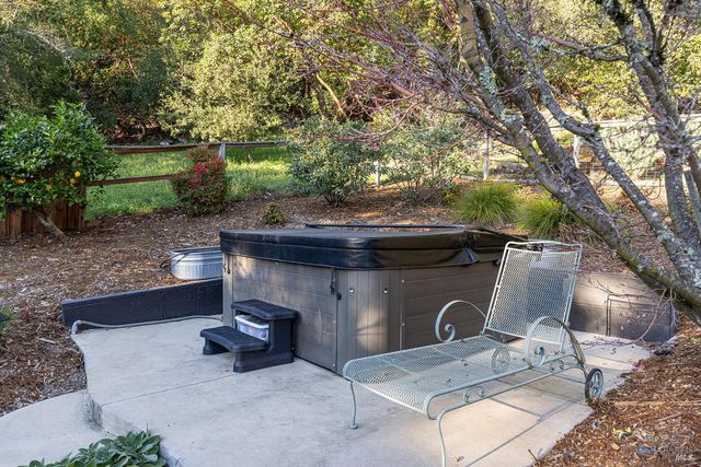 1625 Madrone Ave, Healdsburg, CA 95448