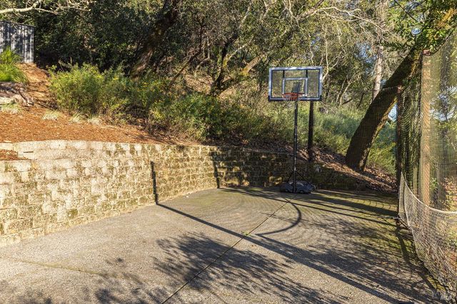 1625 Madrone Ave, Healdsburg, CA 95448