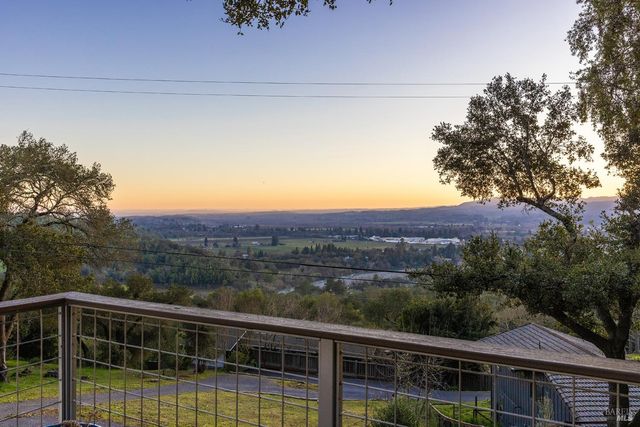 1625 Madrone Ave, Healdsburg, CA 95448