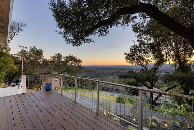 1625 Madrone Ave, Healdsburg, CA 95448