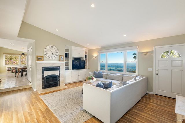 1625 Madrone Ave, Healdsburg, CA 95448