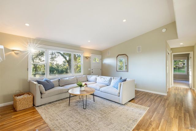 1625 Madrone Ave, Healdsburg, CA 95448